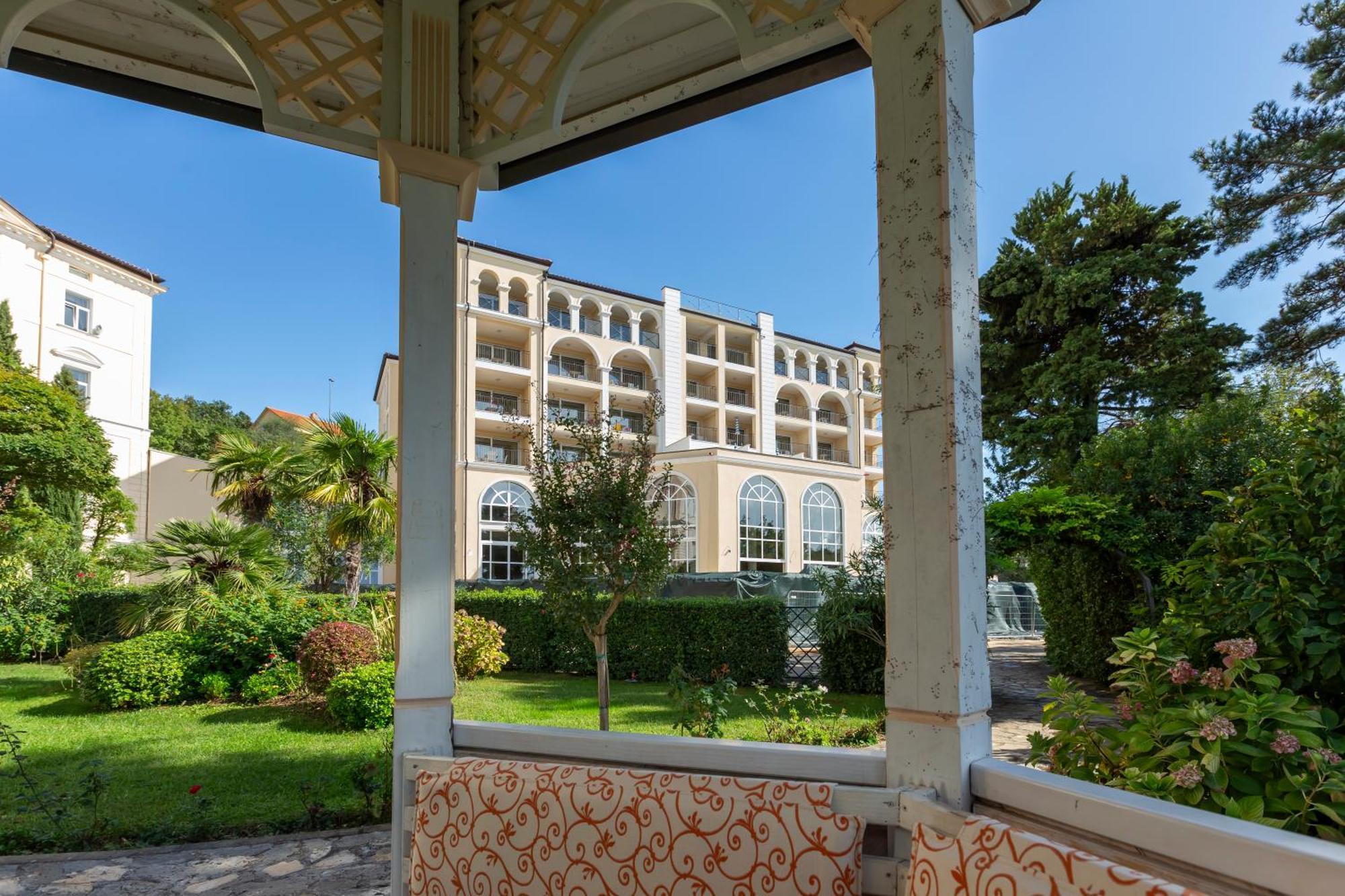 Hotel Kvarner Palace Crikvenica Exterior foto